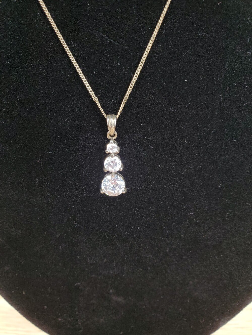Avon Sterling Silver Graduated Cubic Zirconia Drop Pendant Necklace 925